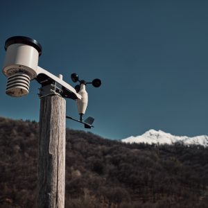 La stazione meteorologica presso l’invaso artificiale di Boves fornisce alcuni dei dati necessari per elaborare il bilancio idrico dei terreni di sperimentazione del progetto Guardians.